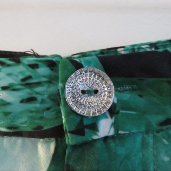 LE SUPERBE Staycation Wide Leg Pant in Emerald
Quartz Satin - Size 4 - Picture 3 of 6